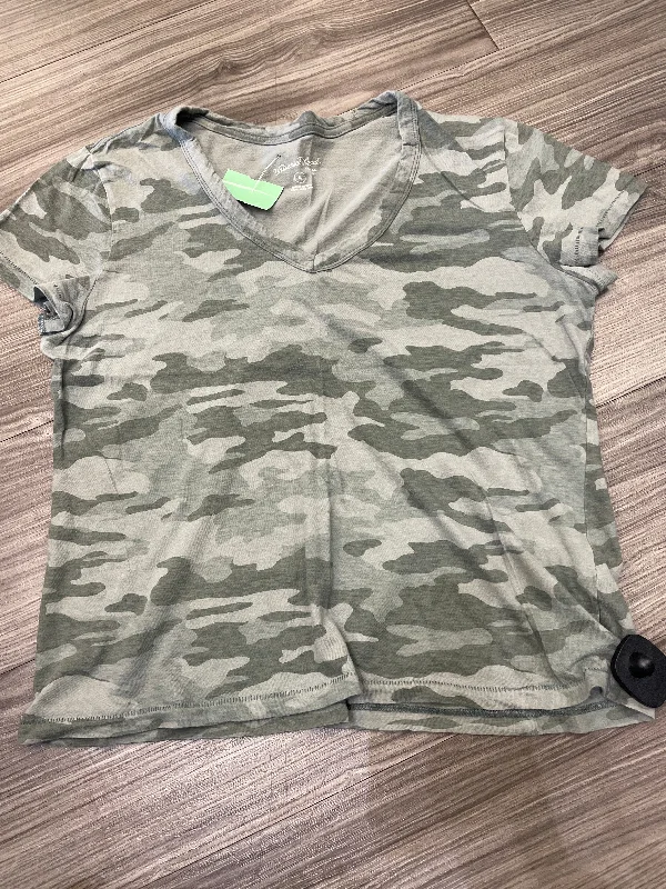 Top Short Sleeve By Universal Thread In Camouflage Print, Size: M