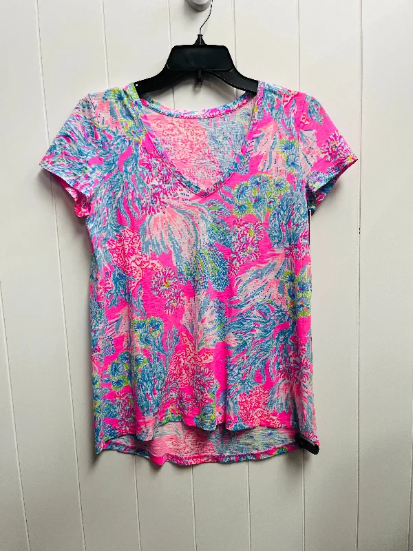 Top Short Sleeve Designer By Lilly Pulitzer In Blue & Pink, Size: Xs