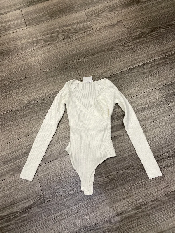 Top Long Sleeve By Clothes Mentor In Cream, Size: S